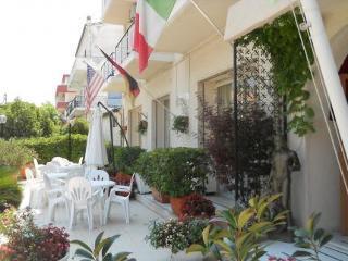 Hotel Mondial Praia a Mare Exterior photo